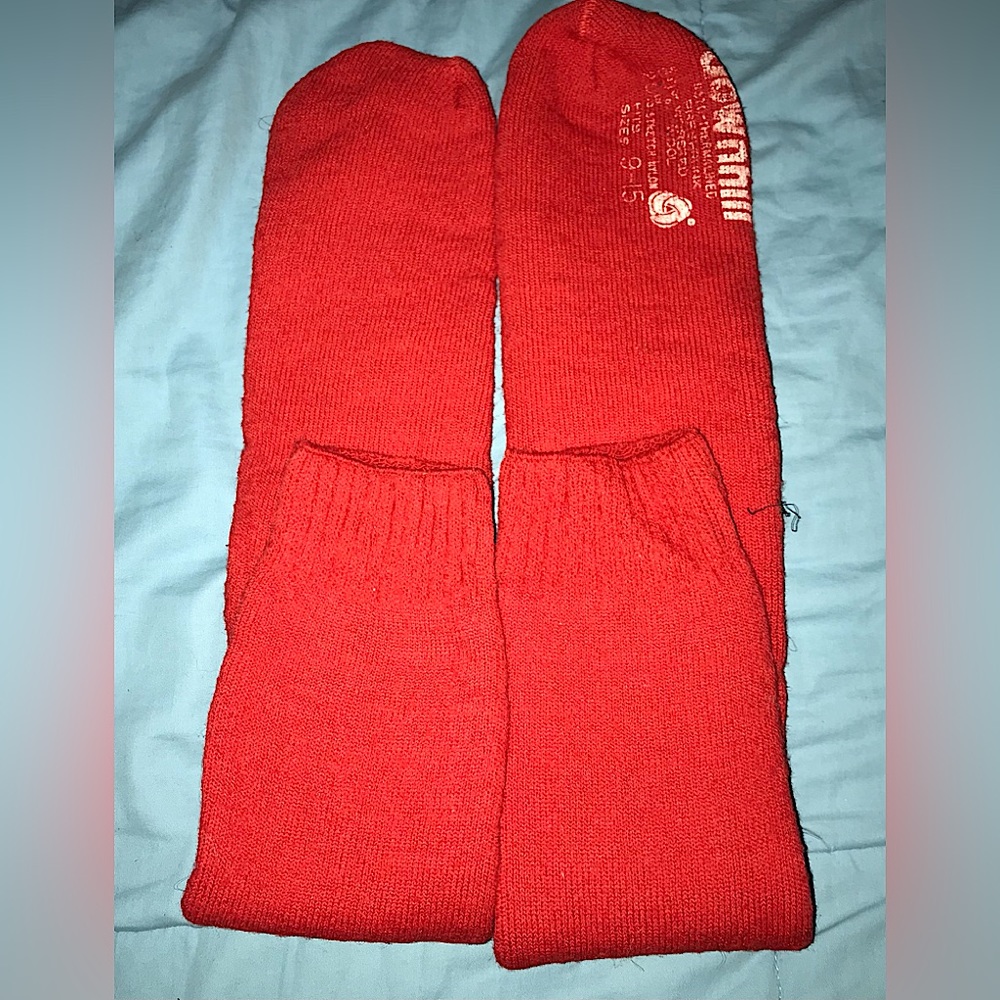 downhill - wool and stretch nylon knee high red ski socks. Women’s SZ 9-5.
